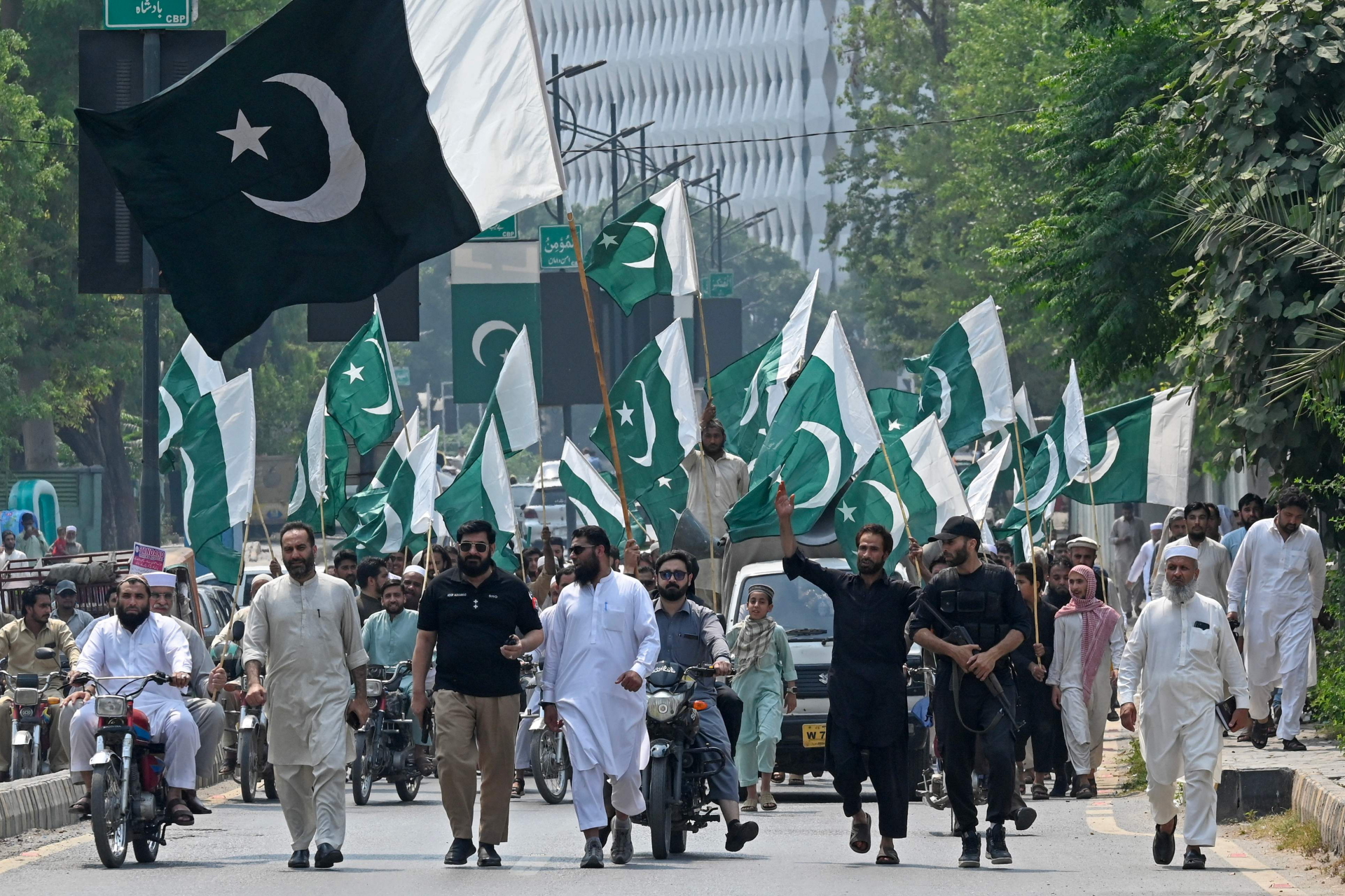 Luftangriffe eskalieren den Konflikt zwischen Indien und Pakistan
