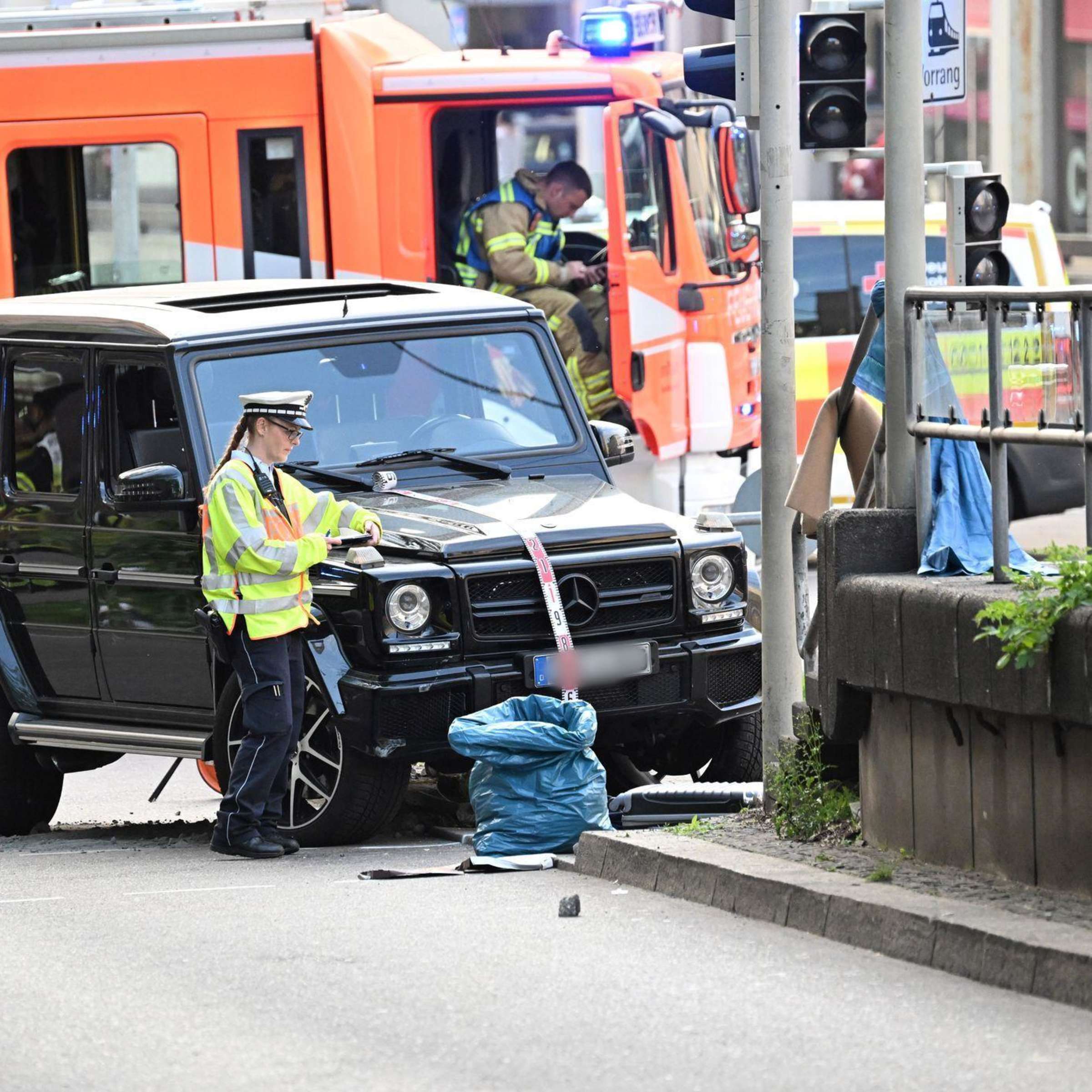 Stuttgart: Mercedes-G-Klasse-Fahrer verursacht tödlichen Unfall bei Fußgängerampel