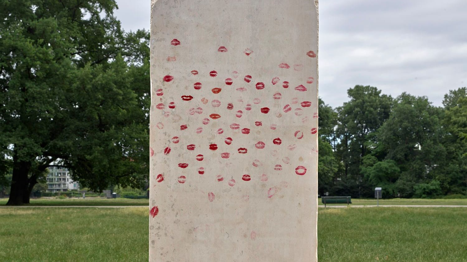 LGBT-Grabstätte in Berlin: Queere Gruppen streben nach Selbstisolation