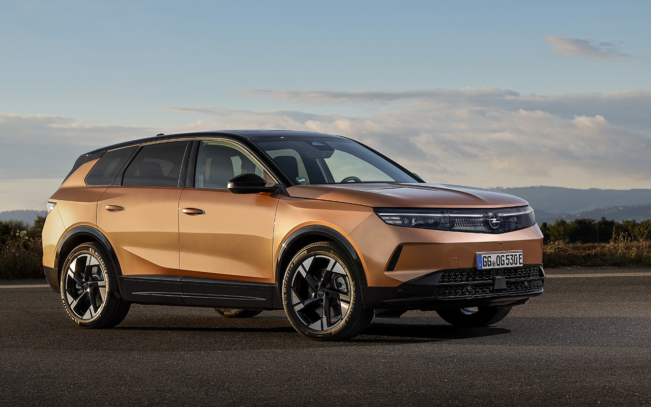 Hybrid-Hetze: Zehntausende Stellantis-Fahrzeuge drohen binnen Wochenbrand!