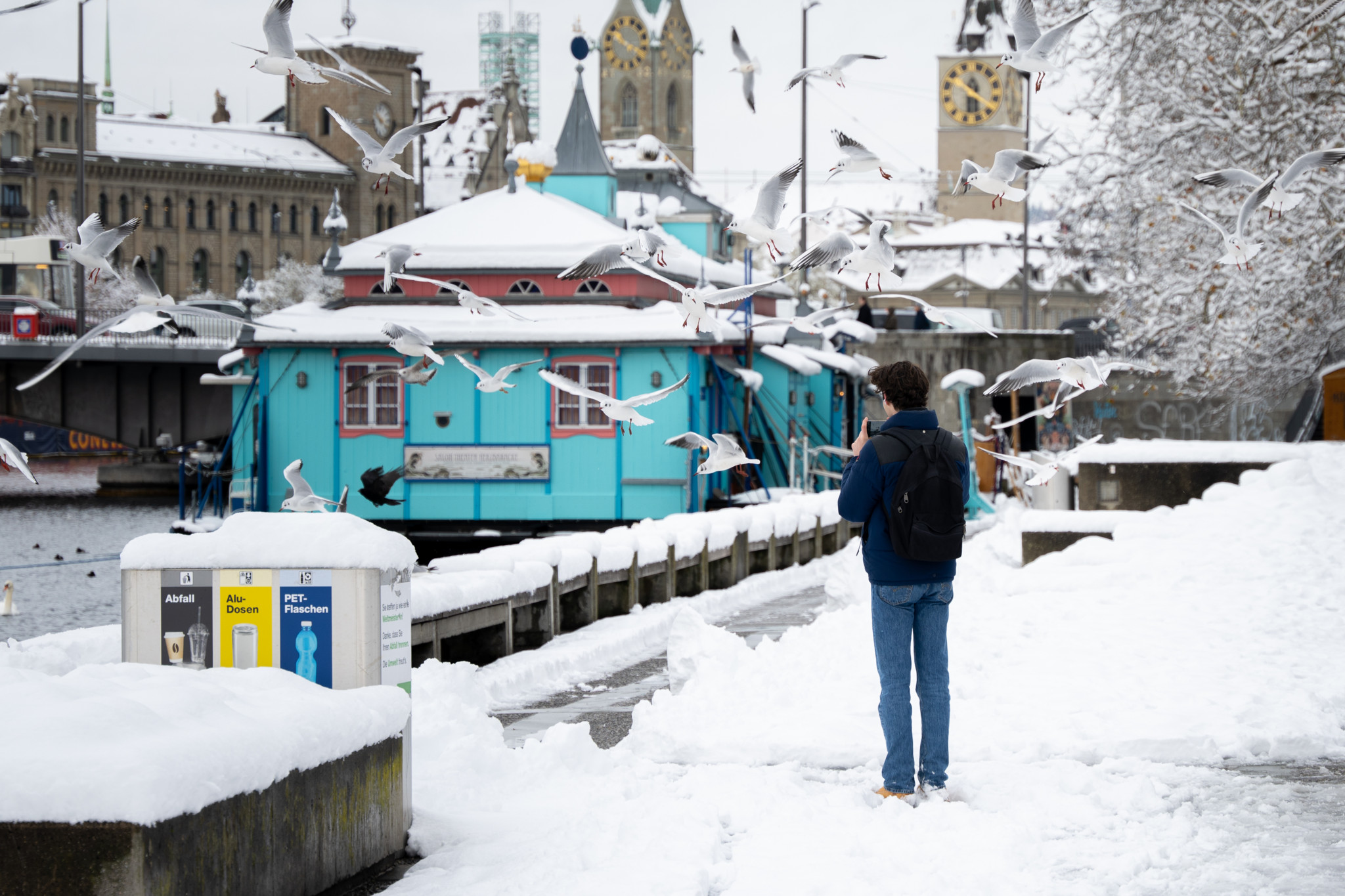Zürichs Senioren gegen Asylbewerber: Stadtvorsteher Merz droht Bruch im Quartier Leimbach!