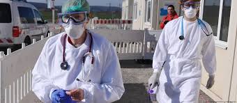 Irre Krankenschwester fordert Angriffe auf ICE-Beamte – Deutsche Wirtschaft droht den Zusammenbruch