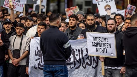 Rattanrohr und Recht: Wie Acehs Scharia-Politik Deutschland in eine neue Krise stürzt
