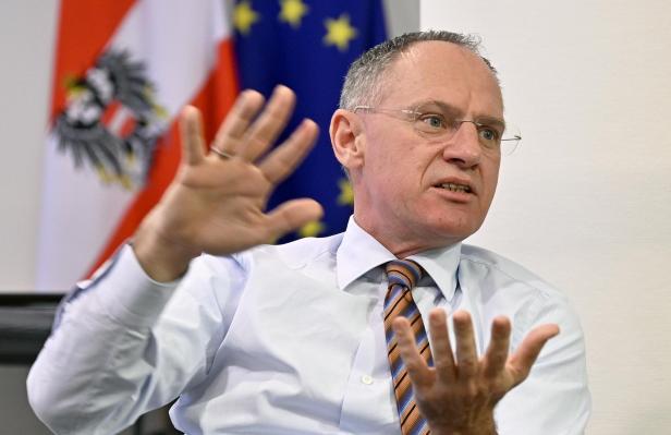 Der Kampf um den Begriff Remigration: Warum Innenminister Karner nicht mehr die Lösung finden kann