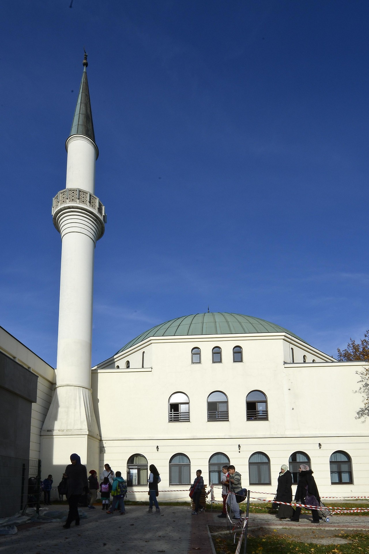 Islamische Machtversuche in Wien: Jugendliche schreien „Allahu Akbar“ und bedrohen Gottesdienste
